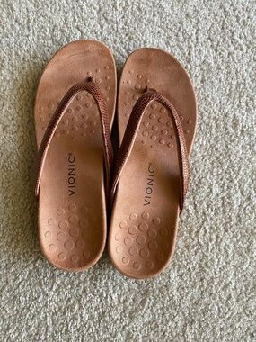 Vionic  Brown Textured Strap Thong Sandals